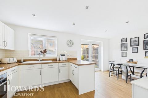 3 bedroom detached house for sale, Hunton Road, Lowestoft