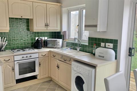 3 bedroom semi-detached house to rent, Crowden Drive, Hadfield, Glossop