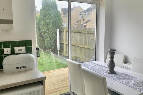3 bedroom semi-detached house to rent, Crowden Drive, Hadfield, Glossop