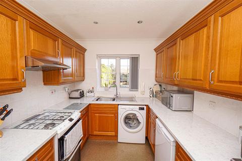 4 bedroom detached house for sale, Greenfields Close, St Leonards-on-sea