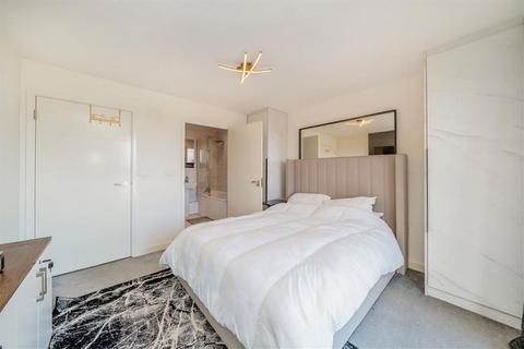 3 bedroom flat to rent, Woodley Crescent, London NW2