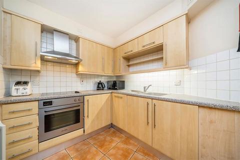 2 bedroom flat to rent, Belvedere Road, London SE1