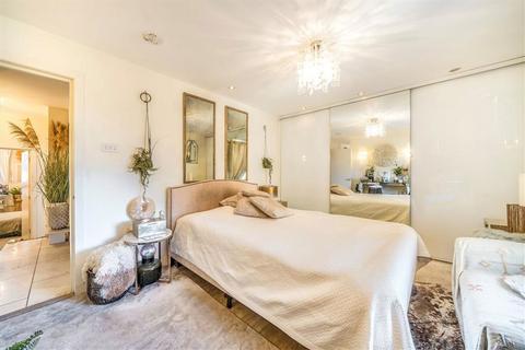 2 bedroom flat for sale, Eardley Crescent, London SW5