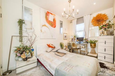 2 bedroom flat for sale, Eardley Crescent, London SW5