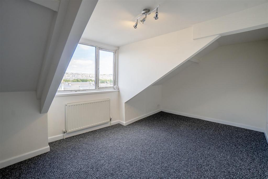 Bedroom 1.jpg