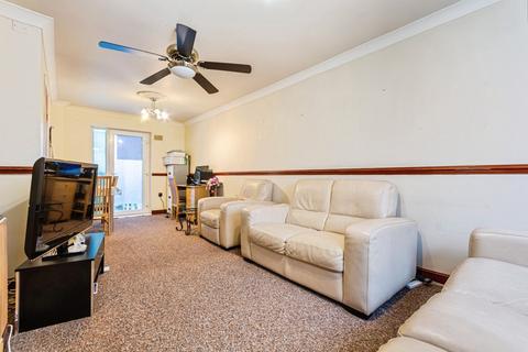 3 bedroom end of terrace house for sale, Acle Gardens, Nottingham NG6