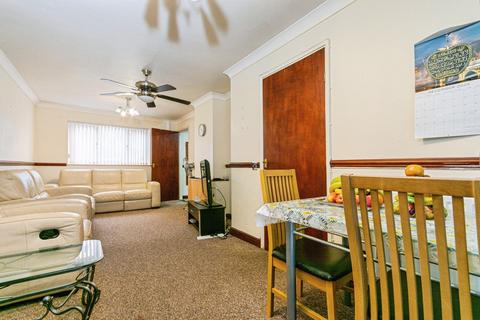 3 bedroom end of terrace house for sale, Acle Gardens, Nottingham NG6
