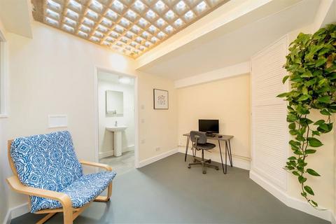 1 bedroom flat for sale, Camden Road, London NW1