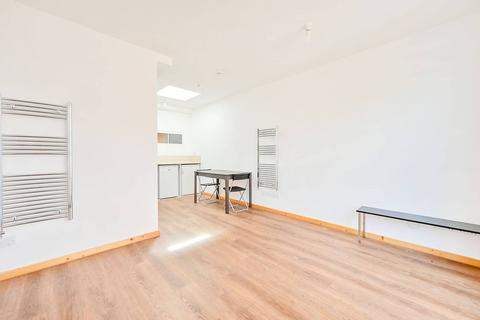 Gunnersbury Lane, Gunnersbury, London, W3