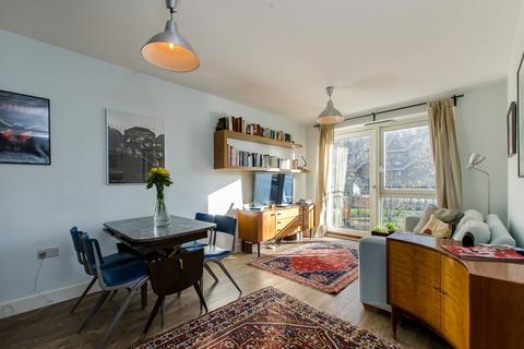 2 bedroom flat to rent, Milles Square, Brixton, London, SW9