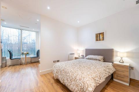 West Gate, Ealing, LONDON, W5