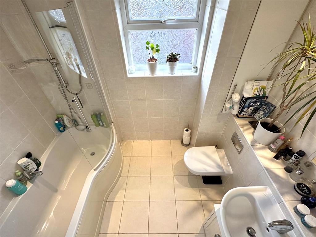 Family Bathroom 841