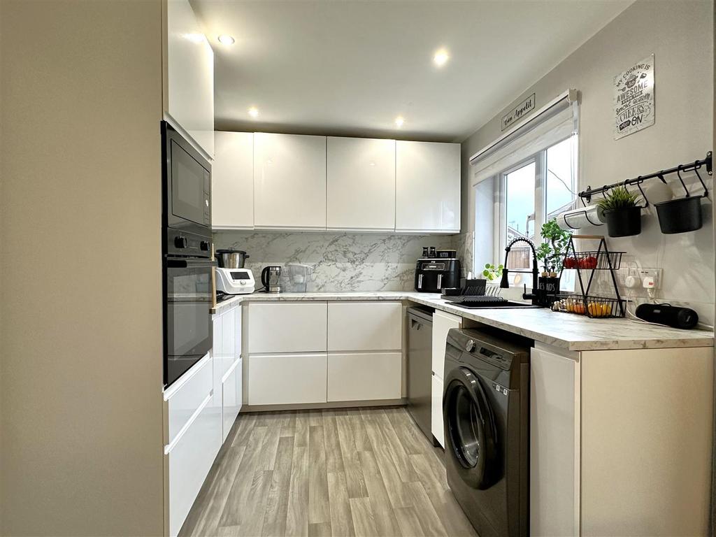Contemporary Kitchen 866