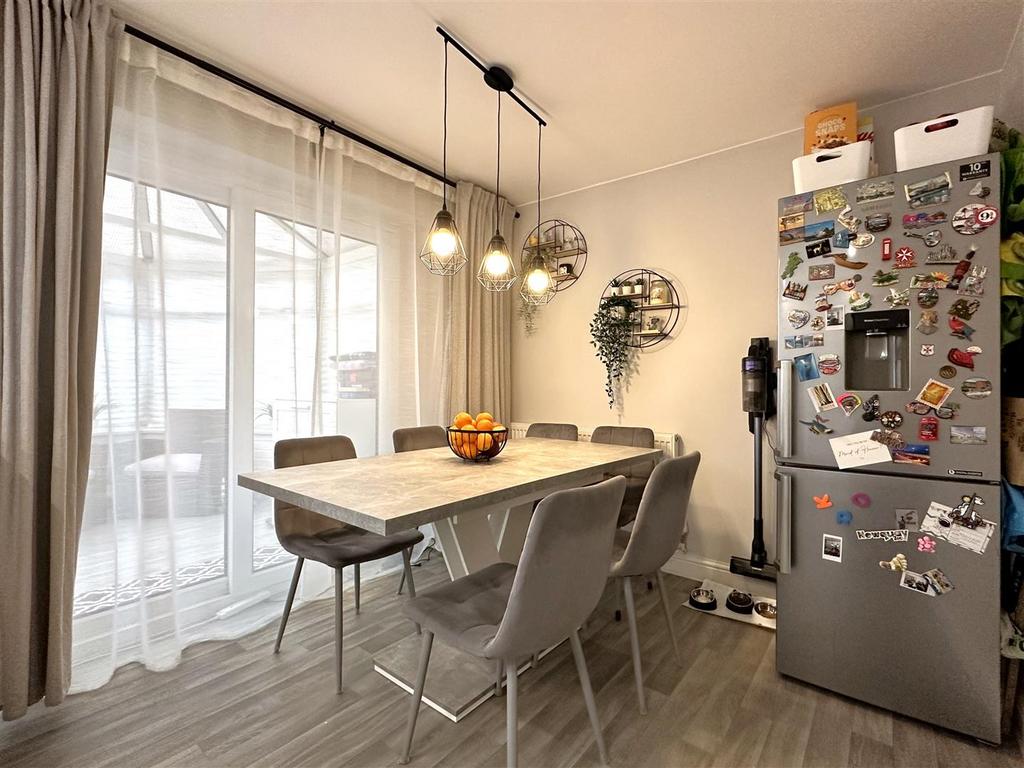 Dining Area 875