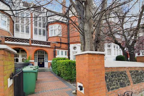 Studio to rent, Frognal, Hampstead, London, NW3