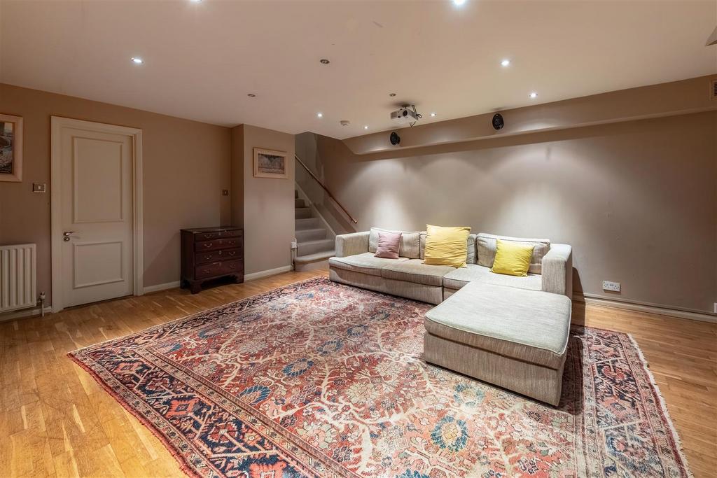 342 fulham road 3692 lwr rec.jpg