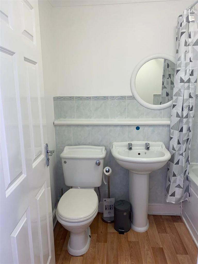 Bathroom.JPG