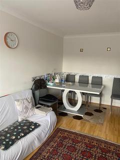 2 bedroom flat to rent, Holbein House, Stanmore