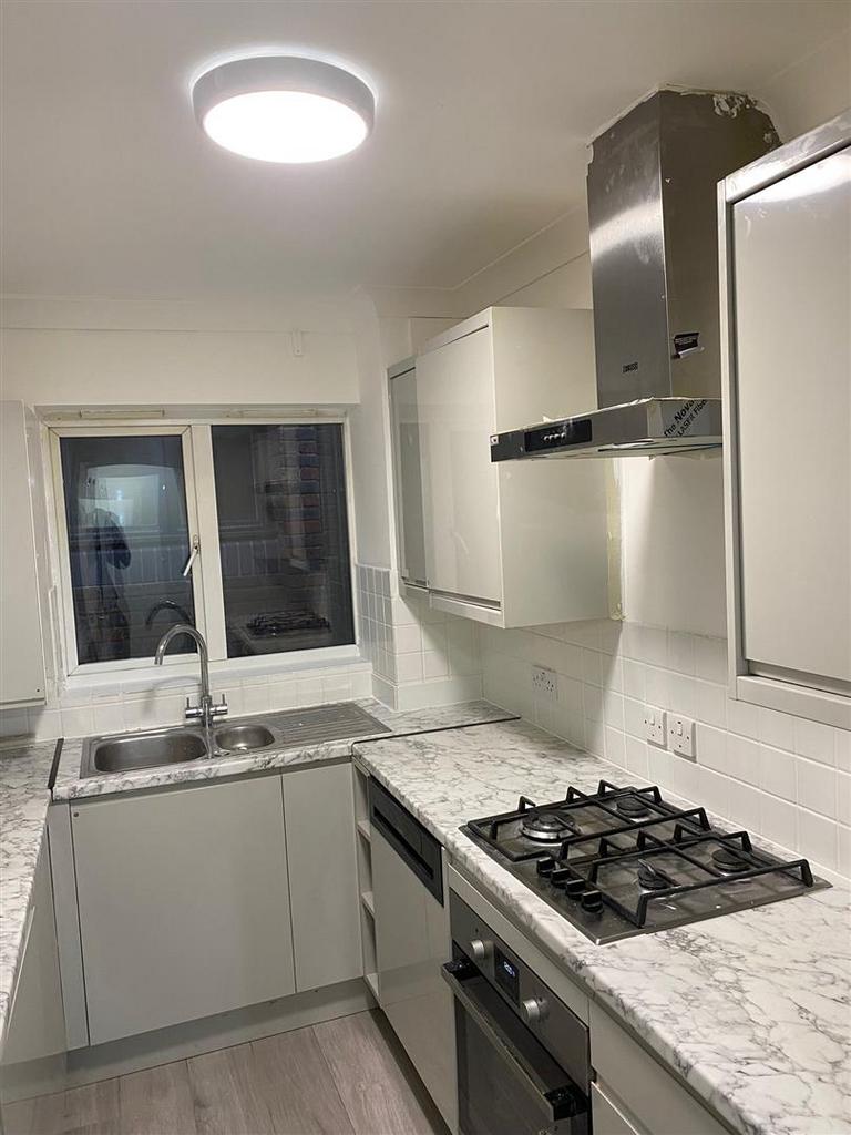 Kitchen...JPG
