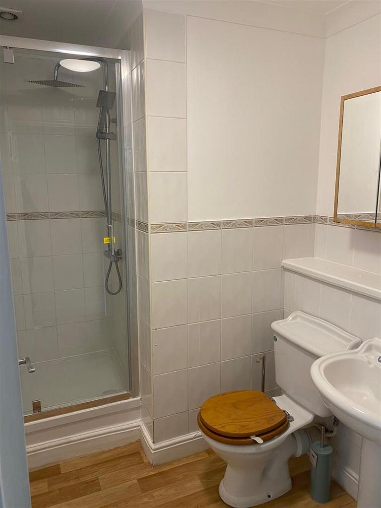 Ensuite.JPG