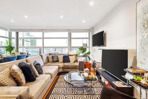 3 bedroom flat to rent, Buckingham Palace Road, London, SW1W