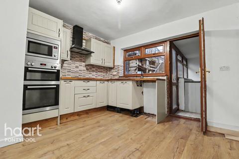 Hillrise, Pontypool