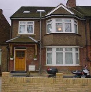 Studio to rent, White Hart Lane, London N22