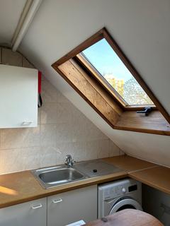Studio to rent, White Hart Lane, London N22
