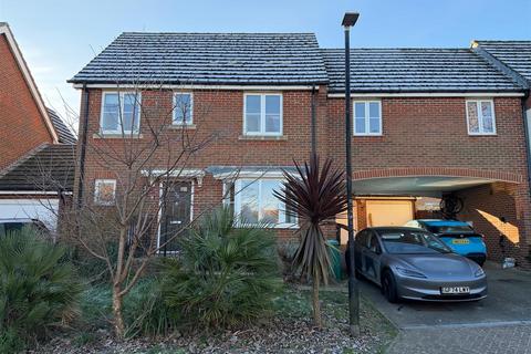 4 bedroom semi-detached house to rent, Thistledown, Walmer, Deal