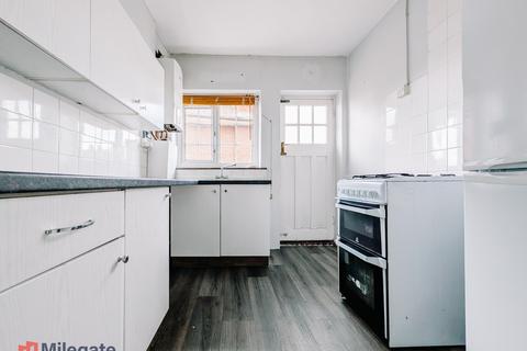 2 bedroom flat to rent, Carshalton SM5
