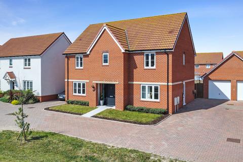 4 bedroom detached house to rent, Kirby Cross, Frinton-On-Sea CO13
