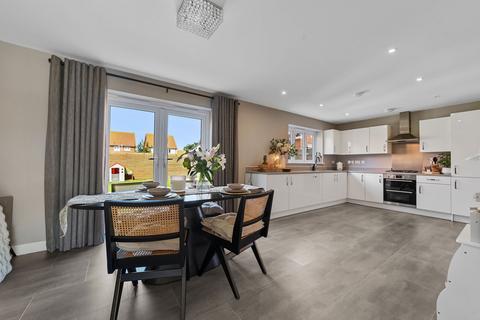4 bedroom detached house to rent, Kirby Cross, Frinton-On-Sea CO13