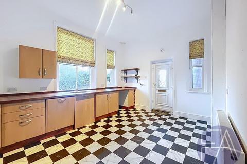 2 bedroom flat to rent, Queens Road, Southport PR9