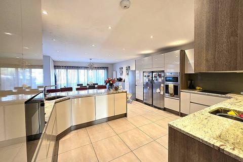 6 bedroom semi-detached house for sale, Sinclair Grove, NW11