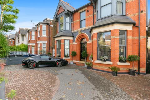 undefined, Madeley Road, London, W5