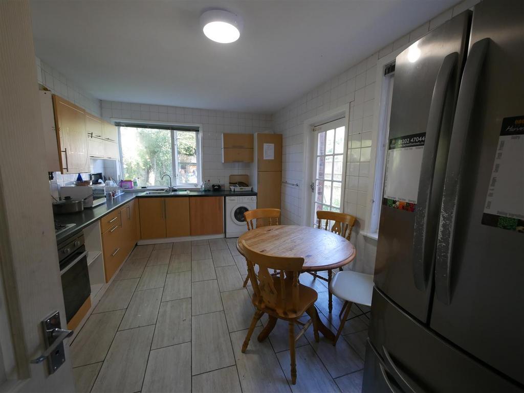 174 ce kitchen.jpg