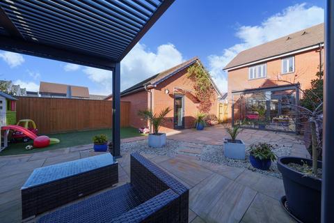 3 bedroom semi-detached house for sale, Eastlake, Swindon SN25