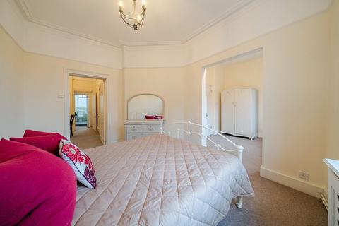 3 bedroom flat for sale, Prince Of Wales Drive, Battersea, London, SW11