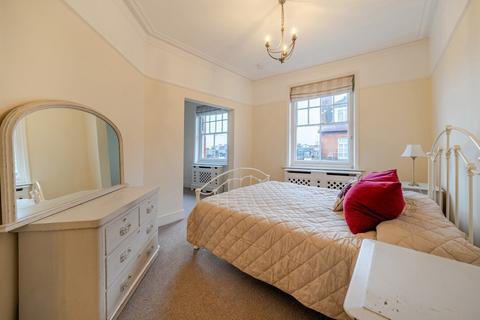 3 bedroom flat for sale, Prince Of Wales Drive, Battersea, London, SW11