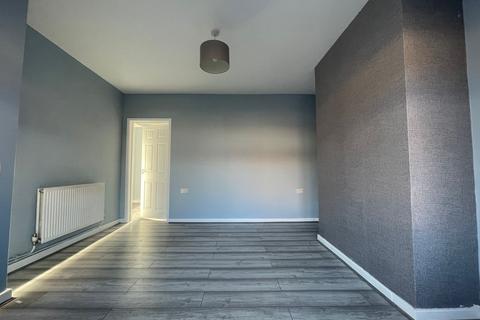 2 bedroom terraced house to rent, 21st Avenue, Hull HU6