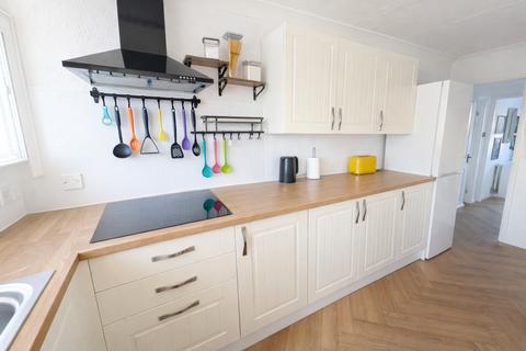 2 bedroom semi-detached bungalow for sale, Greenfield Gardens, Flanderwell