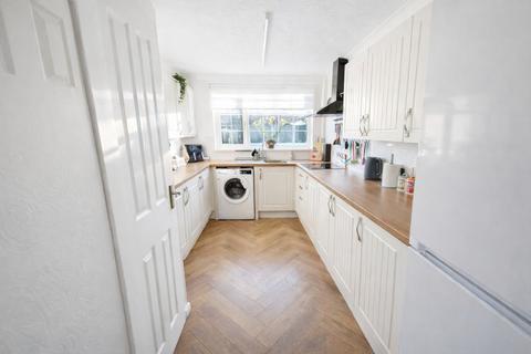 2 bedroom semi-detached bungalow for sale, Greenfield Gardens, Flanderwell