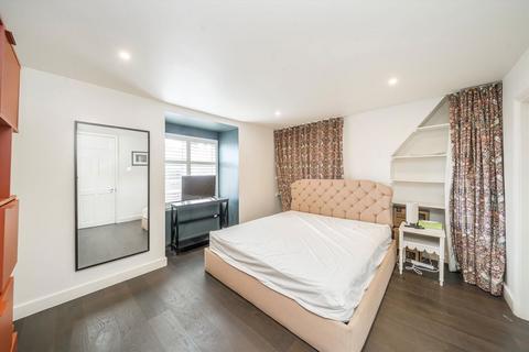 4 bedroom flat to rent, Heath Street, London NW3