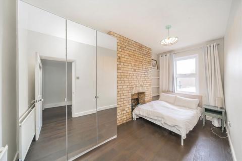 4 bedroom flat to rent, Heath Street, London NW3