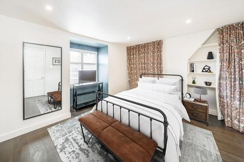 4 bedroom flat to rent, Heath Street, London NW3