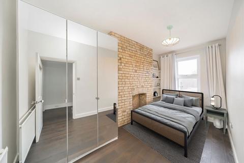 4 bedroom flat to rent, Heath Street, London NW3