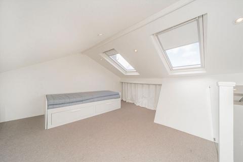 4 bedroom flat to rent, Heath Street, London NW3