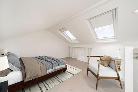 4 bedroom flat to rent, Heath Street, London NW3