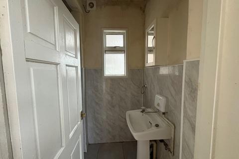 undefined, Flat 1, 65, Ashburnham Road, London, LU1 1JN