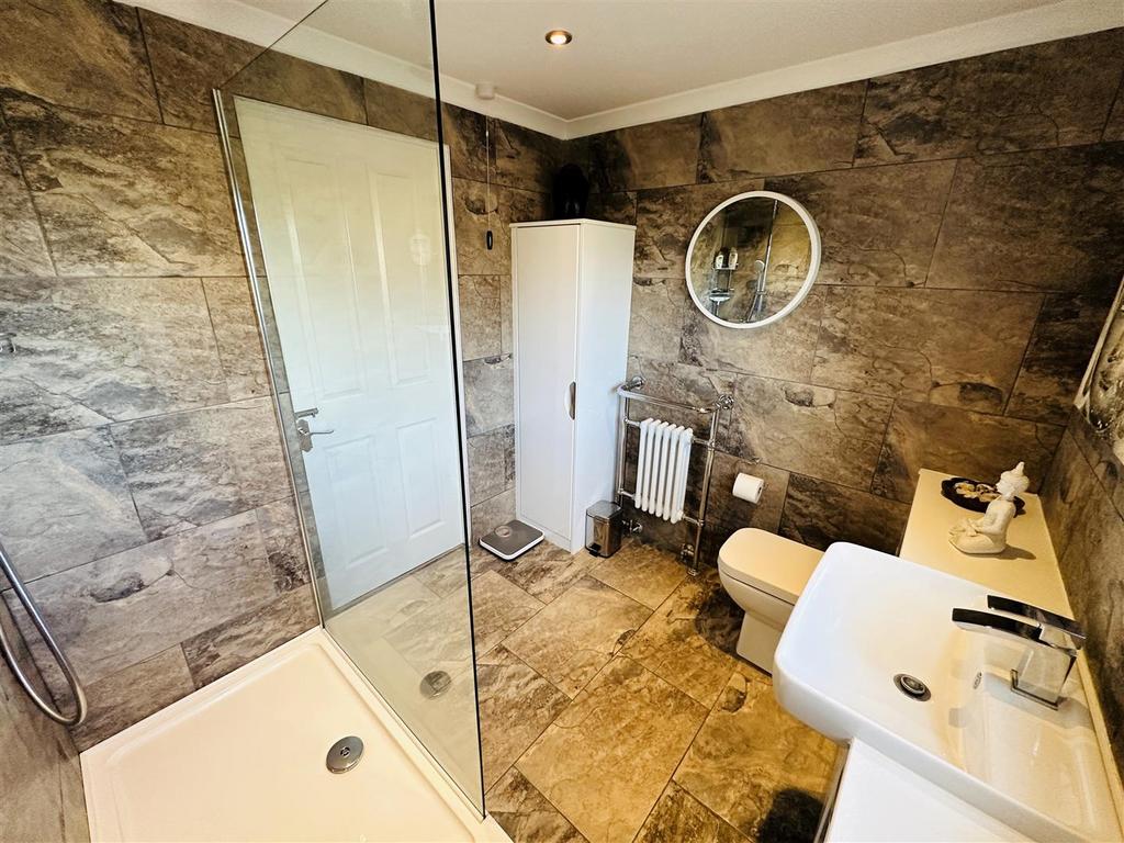Shower Room.jpg